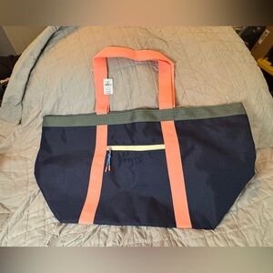 Victoria,s Secrete PINK Brand Navy and Coral Duffle Tote Bag.